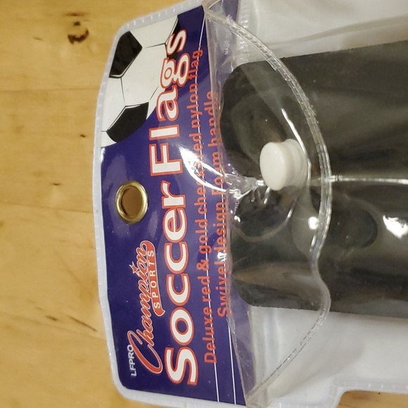 Champion Sports Soccer Flags deluxe red&gold checkered - Picture 2 of 3